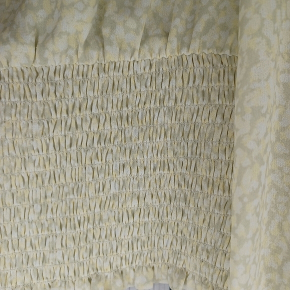 Aritiza Wilfred Wistful Blouse Smocked V-neck Contemporary blouse - Picture 15 of 16